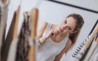 Cambio de armario: Cómo saber si debes deshacerte de una prenda o no