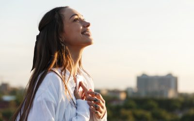 El arte del perdón y la liberación emocional: Cómo dejar ir el pasado para vivir el presenta y crear un futuro pleno