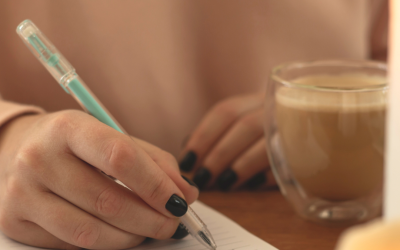 Cómo la escritura puede ayudarte a organizar tu mente y conectar contigo